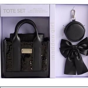 NWT madden girl Quilted Mini Tote Gift Set